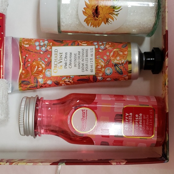 Gift Box with Spa Products - Picture 4 of 7